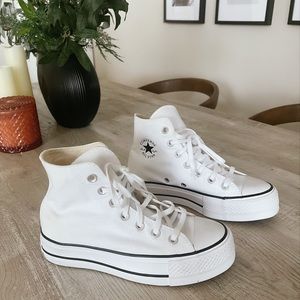 Woman Platform Converse